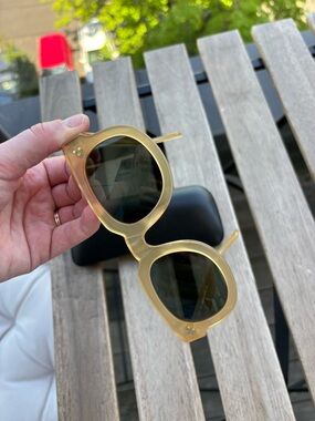 Round Sunglasses in Pale Yellow